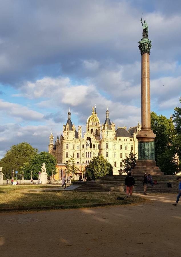 Ferienwohnung Am Schweriner See Raben Steinfeld Esterno foto